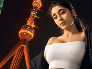 hot cam girl fingering pussy TessieFardo