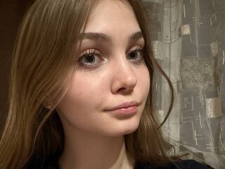 girl topless YiBisher